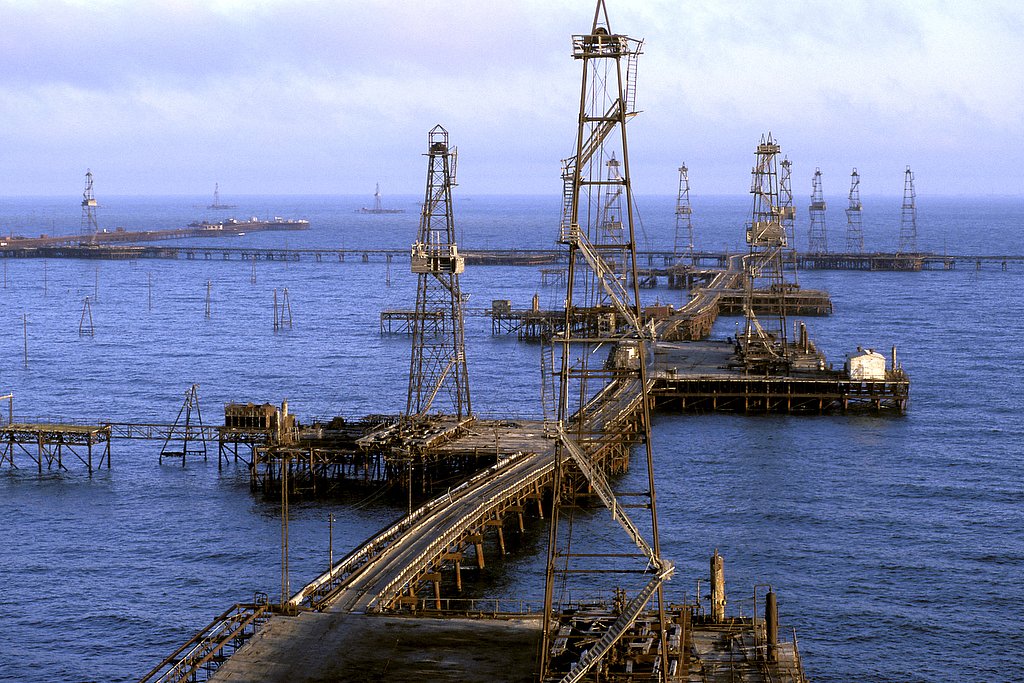 azerbaijan - the oilfield